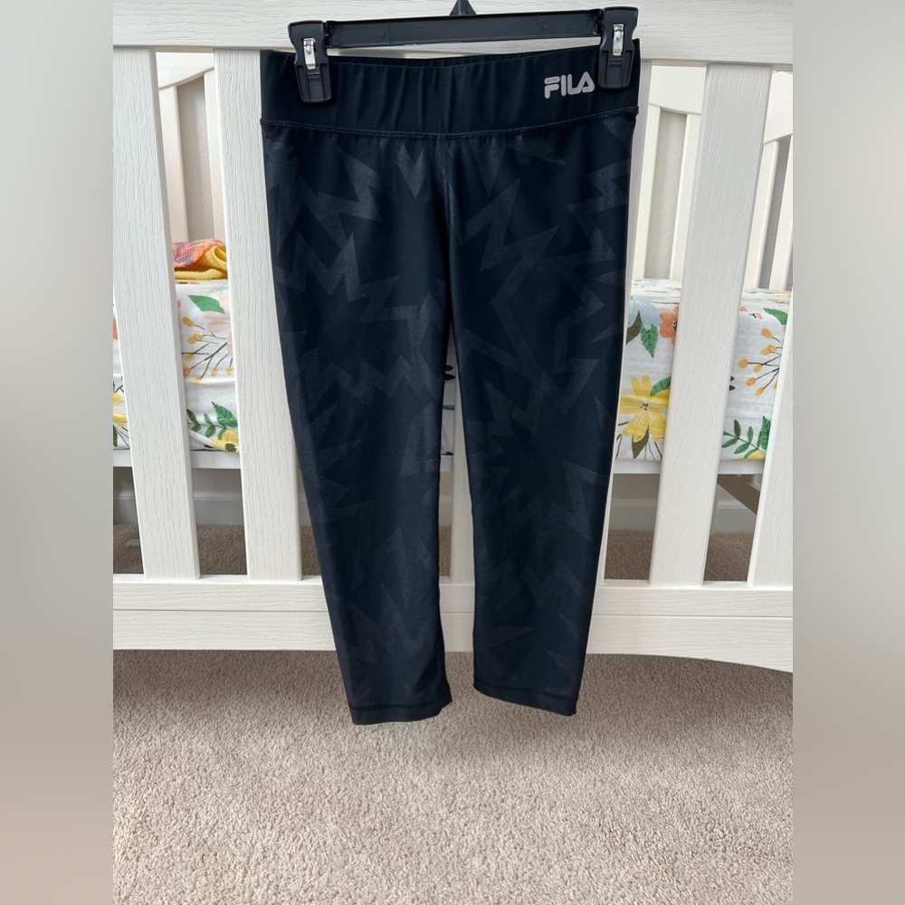 💗FILA black reversible capri workout leggings